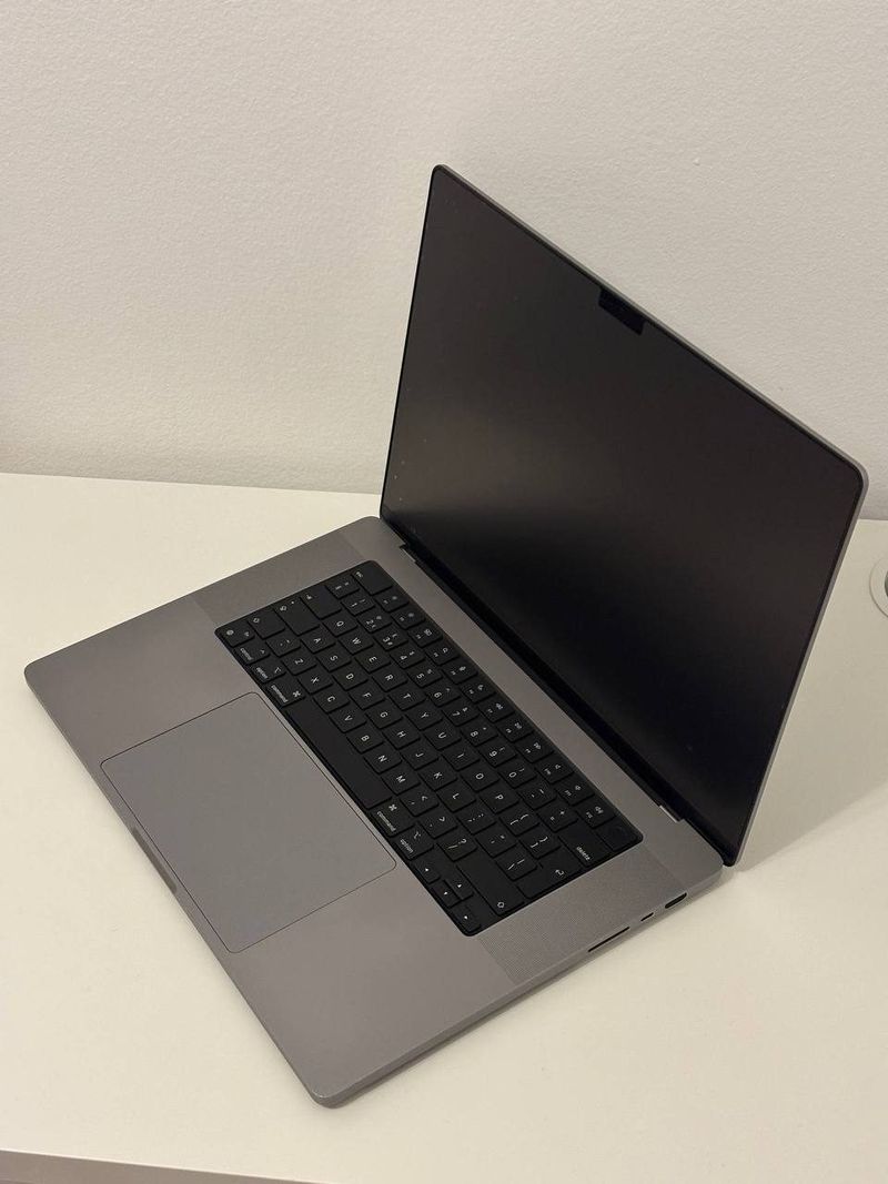 Ноутбук Apple MacBook Pro 16” M1 Max, 1 TB
