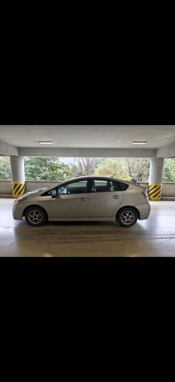 Автомобиль Toyota Prius