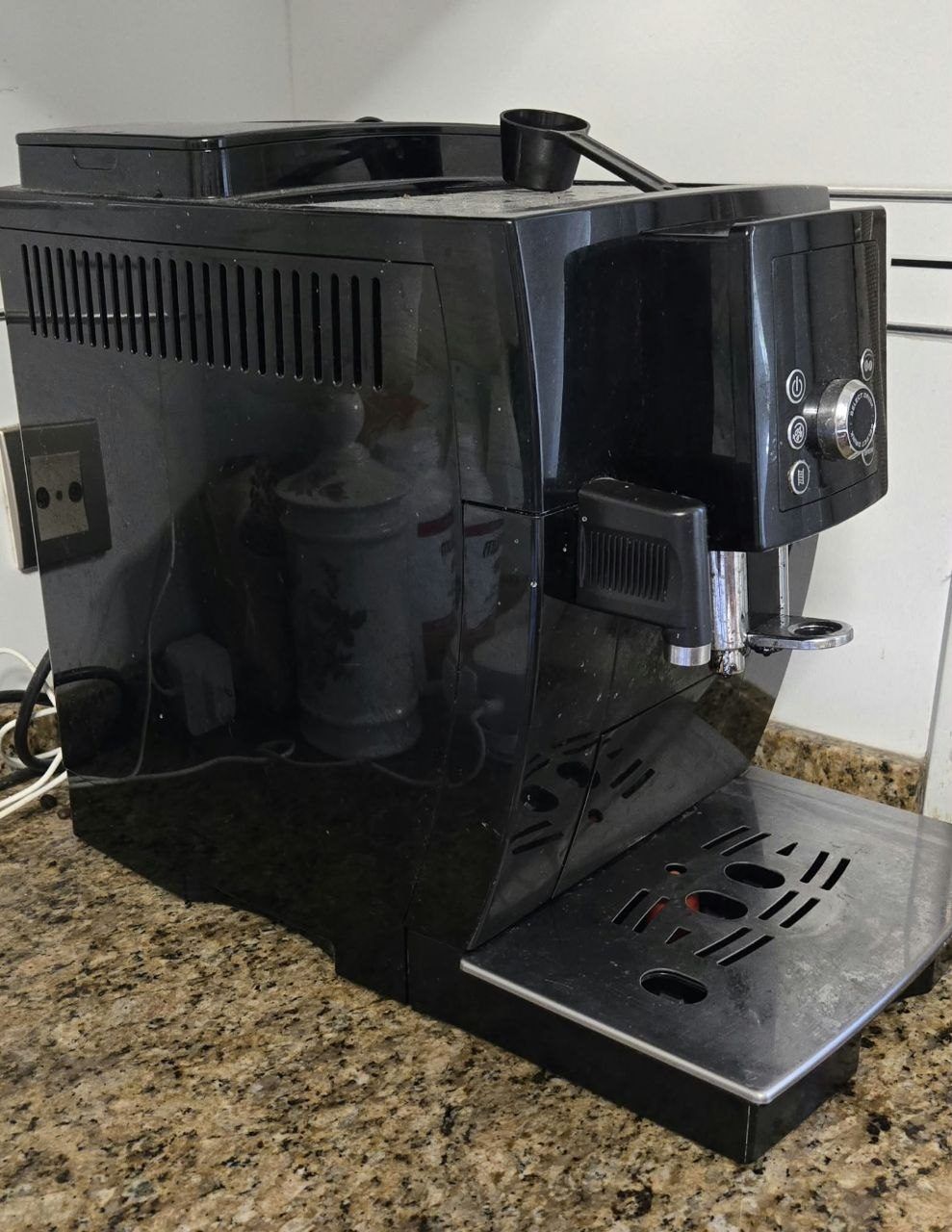 Кофемашина Delonghi magnifice ecam 23.260b