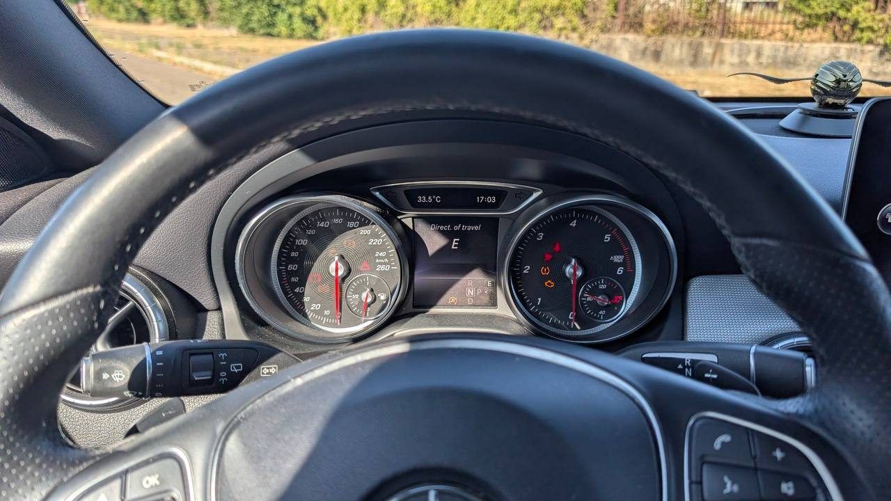 Автомобиль Mercedes CLA 180 Shooting Brake, 2017 год