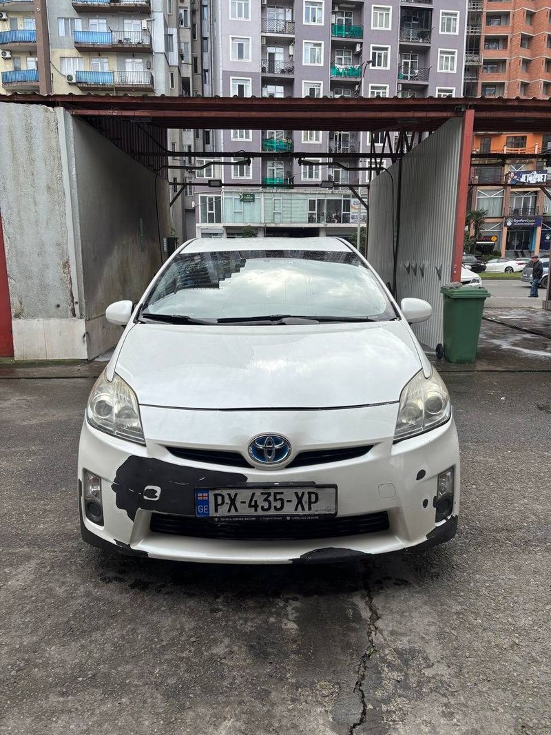 Автомобиль Toyota Prius 30, 2011 год