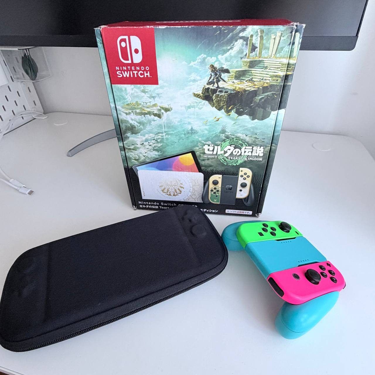 Игровая консоль Nintendo Switch OLED Zelda tears of the Kingdom