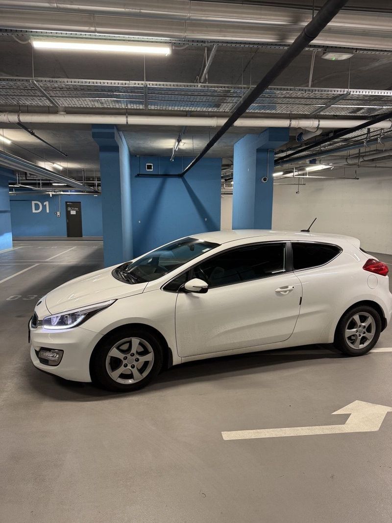 Автомобиль KIA CEE’D, 2014 год