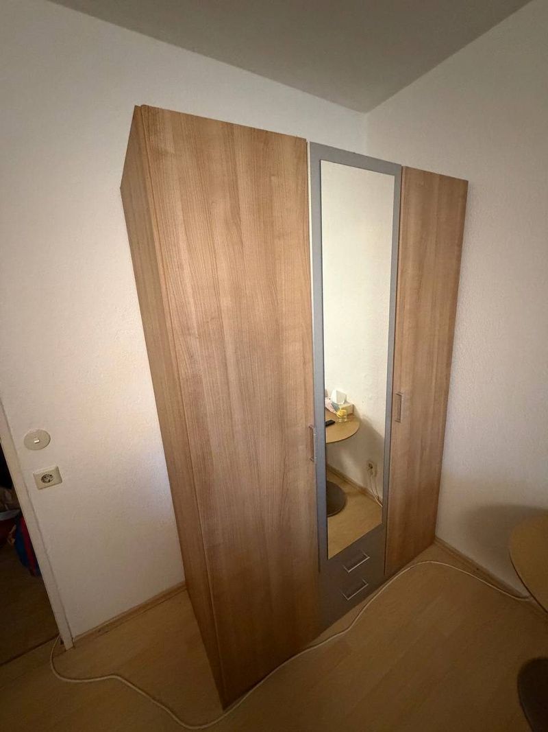 Шкаф, трёхдверный