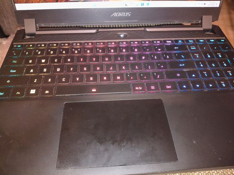 Aorus 15 XE4 / RTX 3070 Ti / 16GB DDR4 / 1X2 TB SSD / 165Hz)