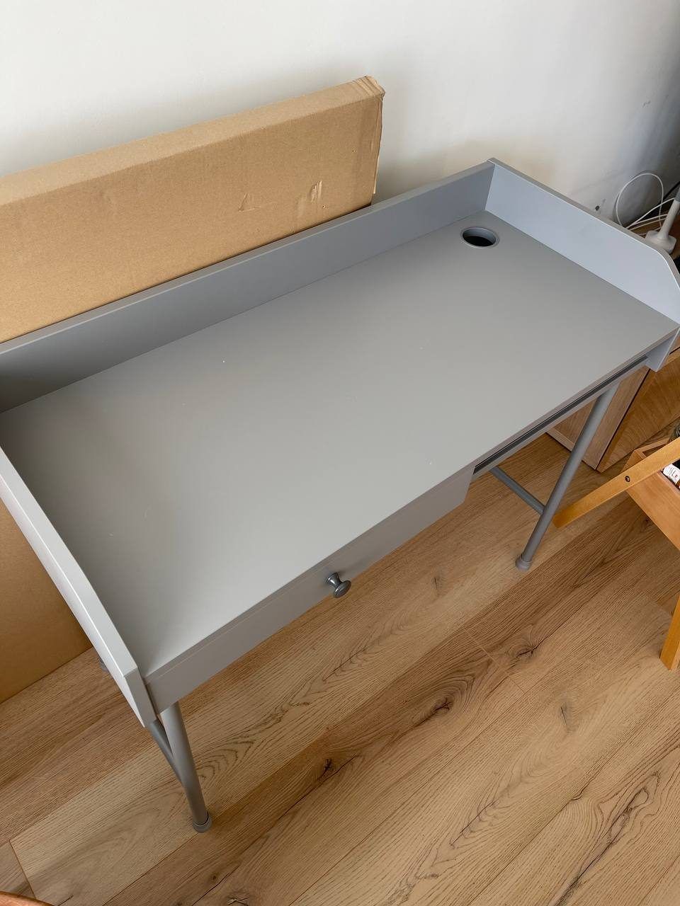 Письменный стол IKEA Hauga, 100×46 см