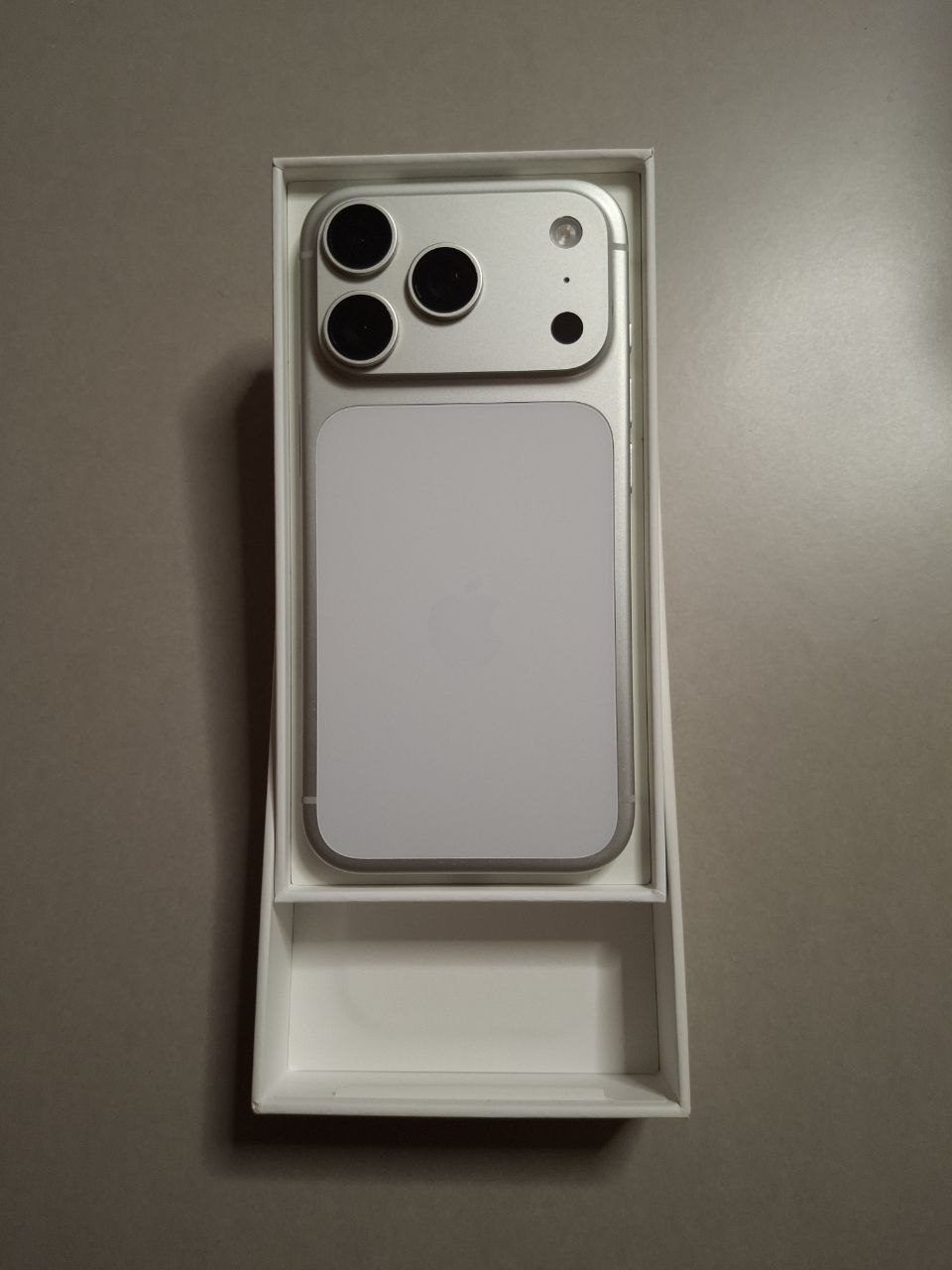 Смартфон Apple iPhone 17 Pro, 256 ГБ