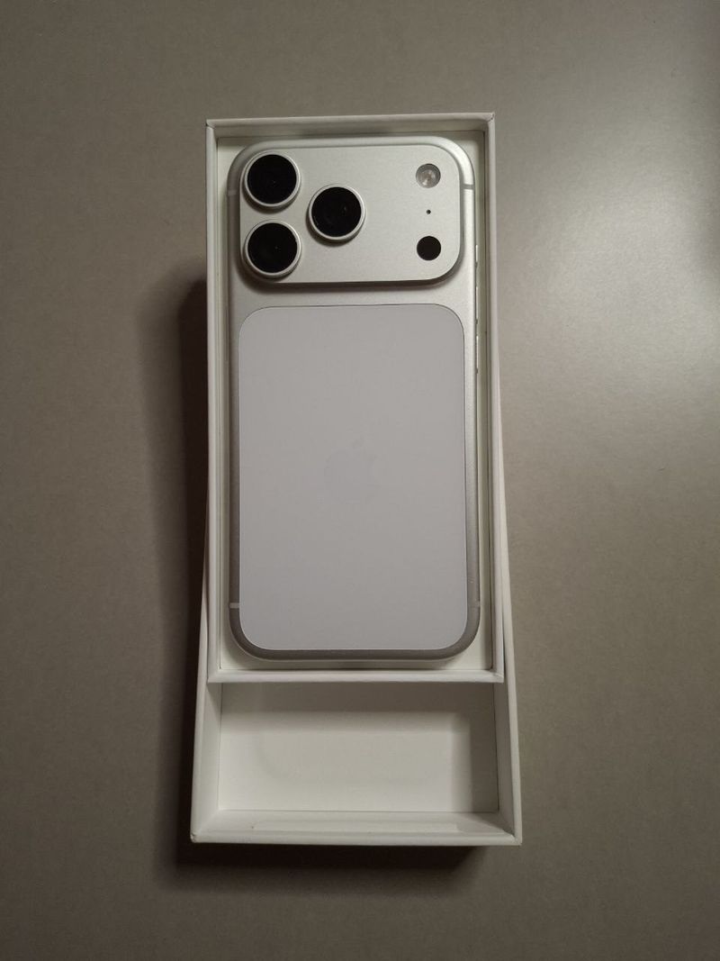 Смартфон Apple iPhone 17 Pro, 256 ГБ