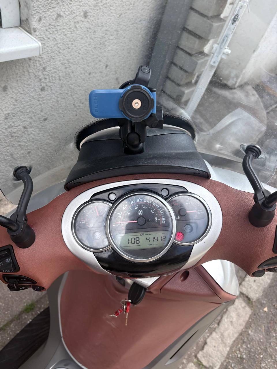 Piaggio Beverly )