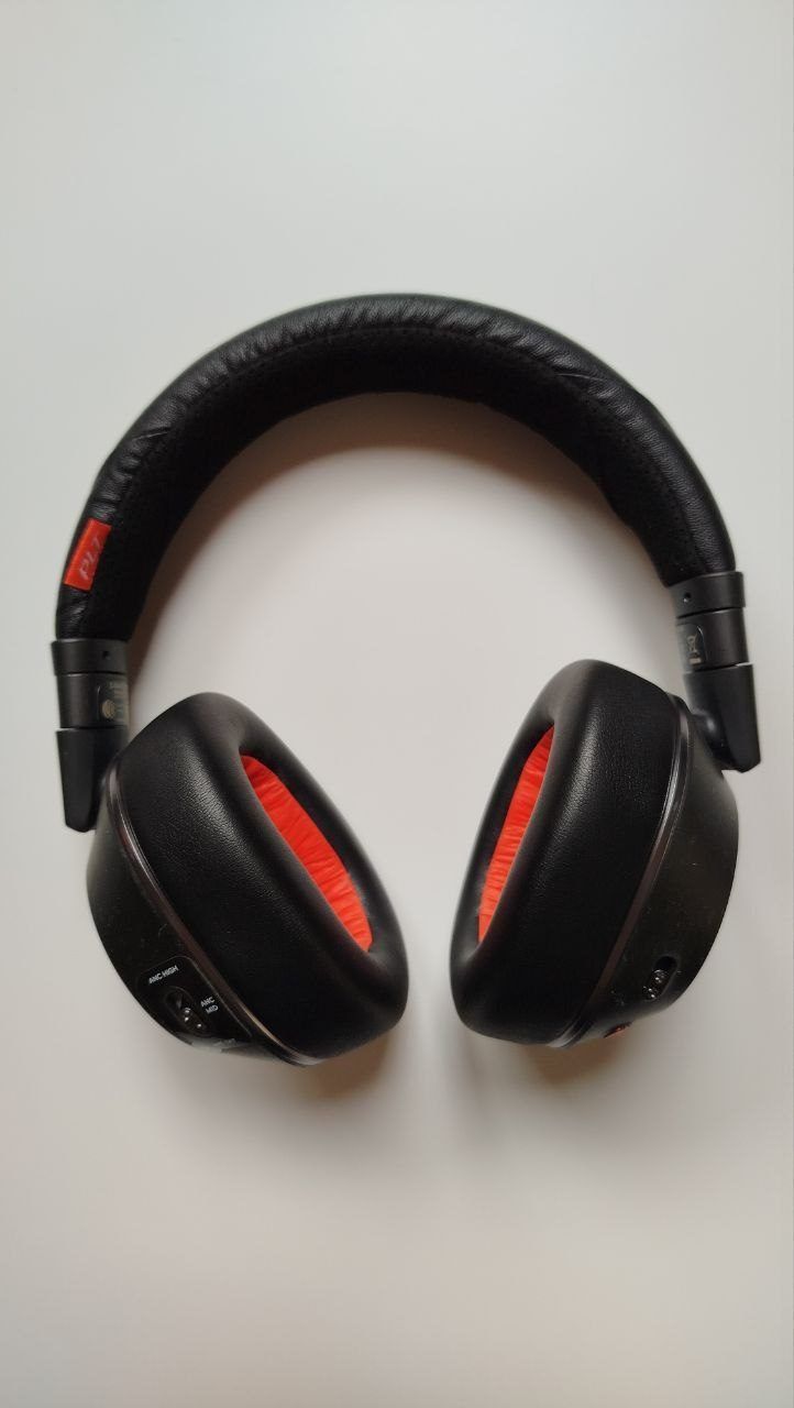 Наушники Plantronics Voyager 8200UC