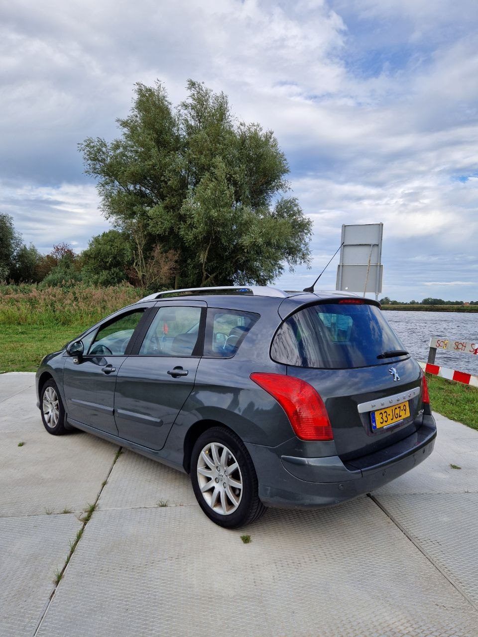 Автомобиль, 1.6 бензин 2009 год