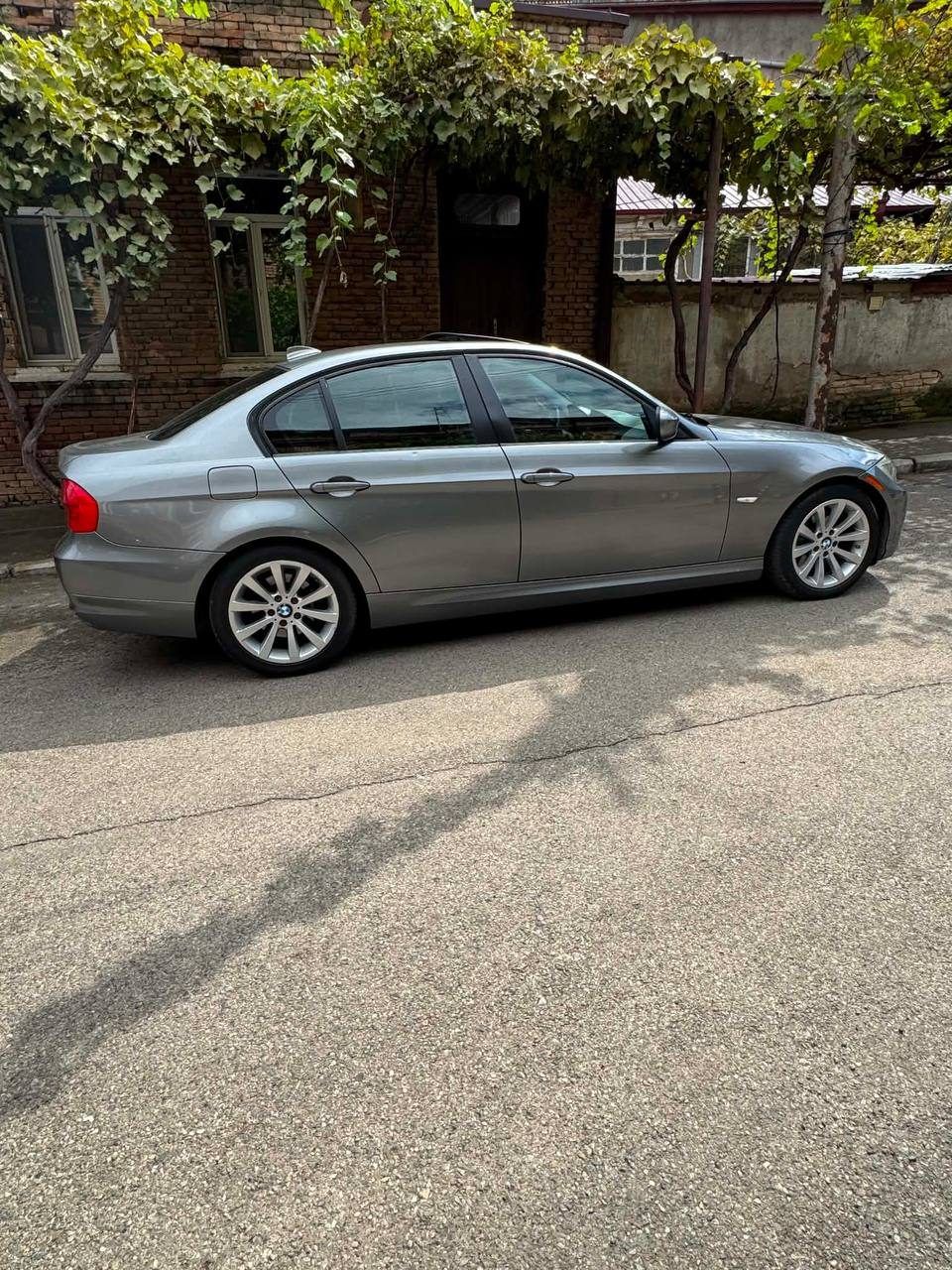 Автомобиль BMW e90, 2011