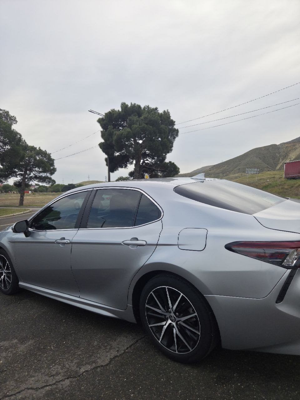 Автомобиль Toyota Camry SE, 2023