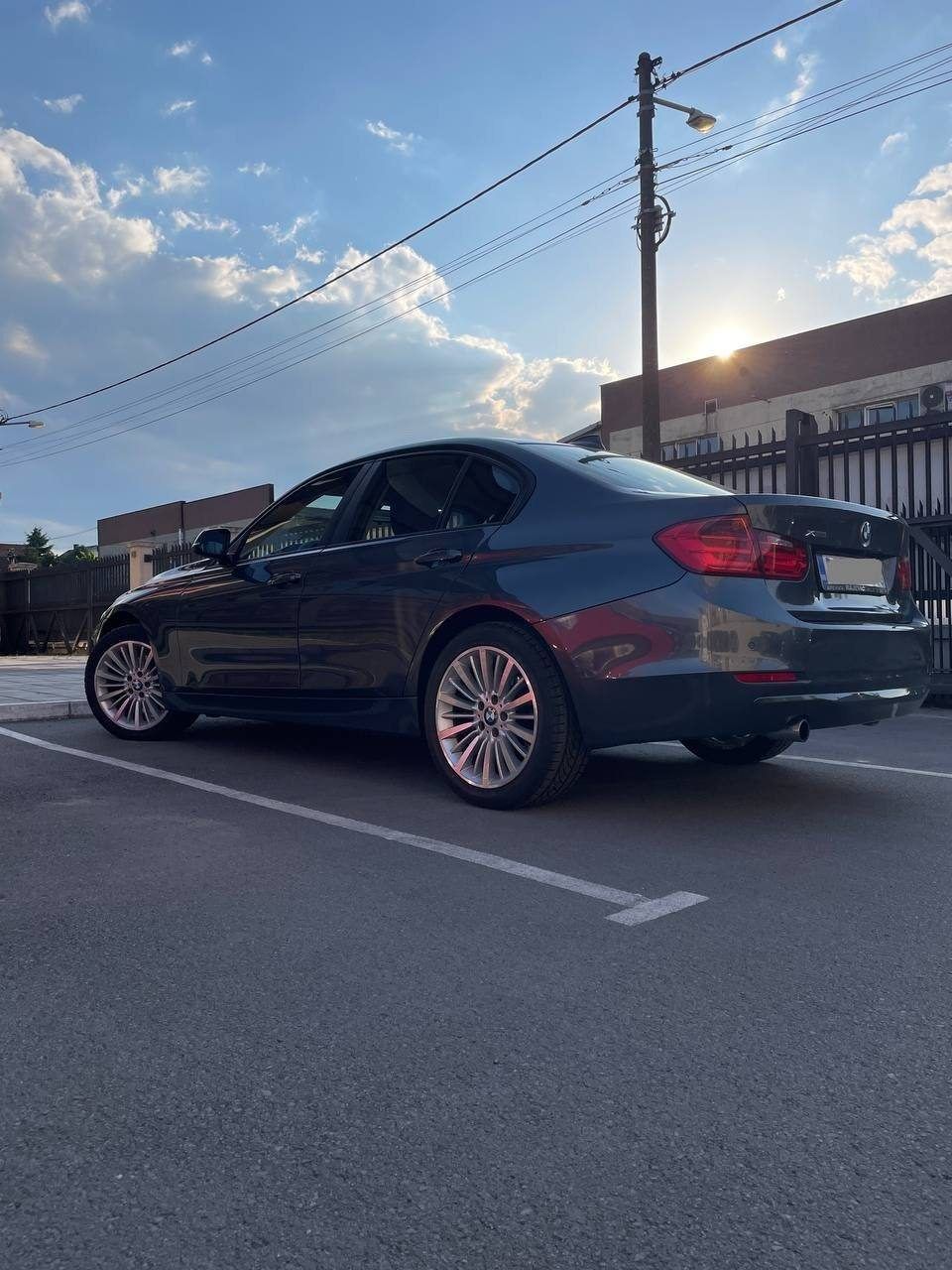 Автомобиль BMW 320d xDrive, 2015