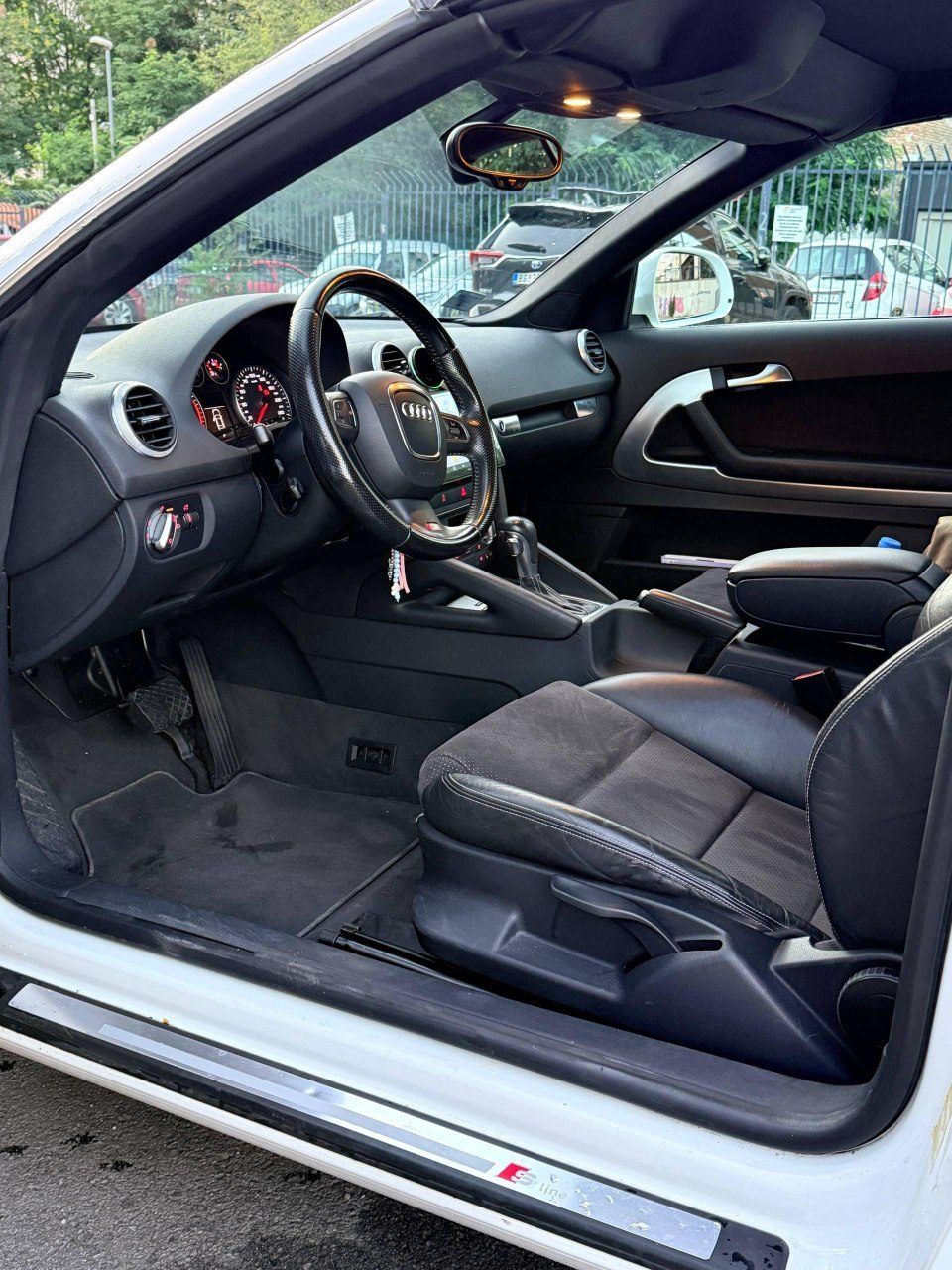 Автомобиль Audi A3 Cabrio, 2010 год