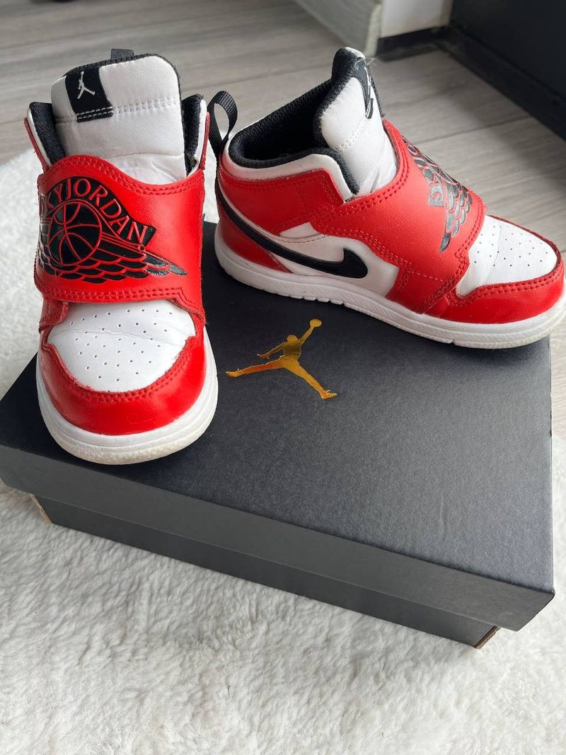 Кроссовки Nike, размер 26