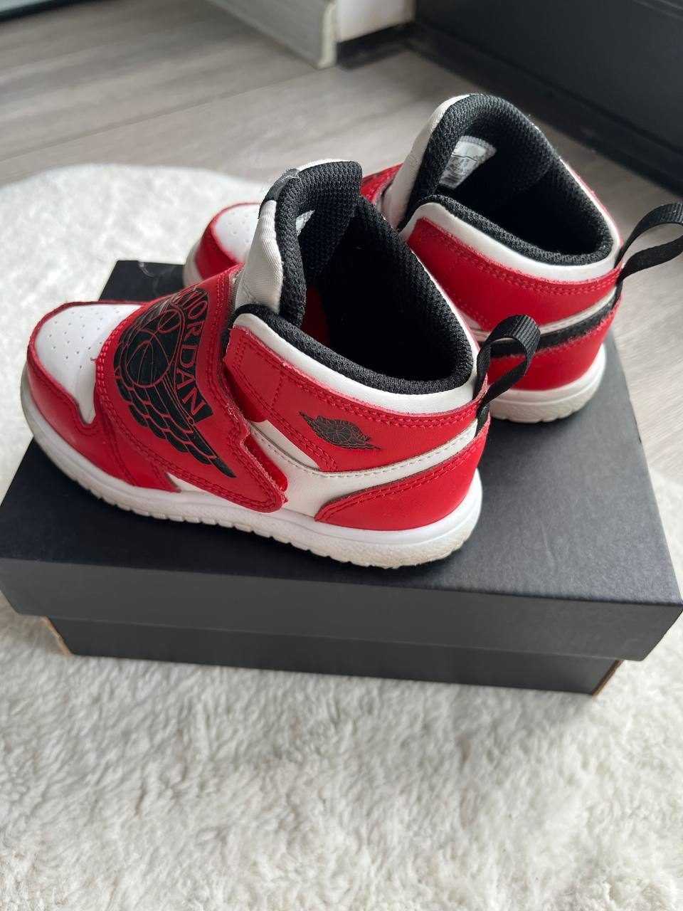 Кроссовки Nike, размер 26