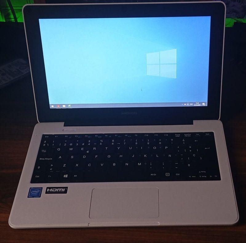 Ноутбук MEDION SF20PA3