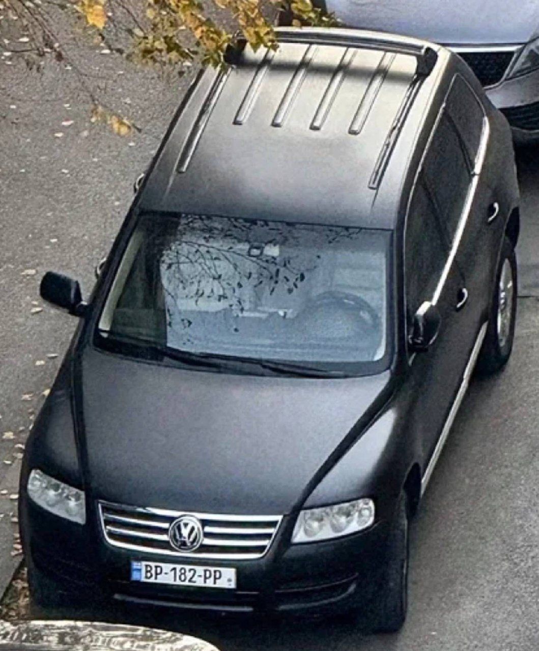 Автомобиль Volkswagen Touareg, 2004